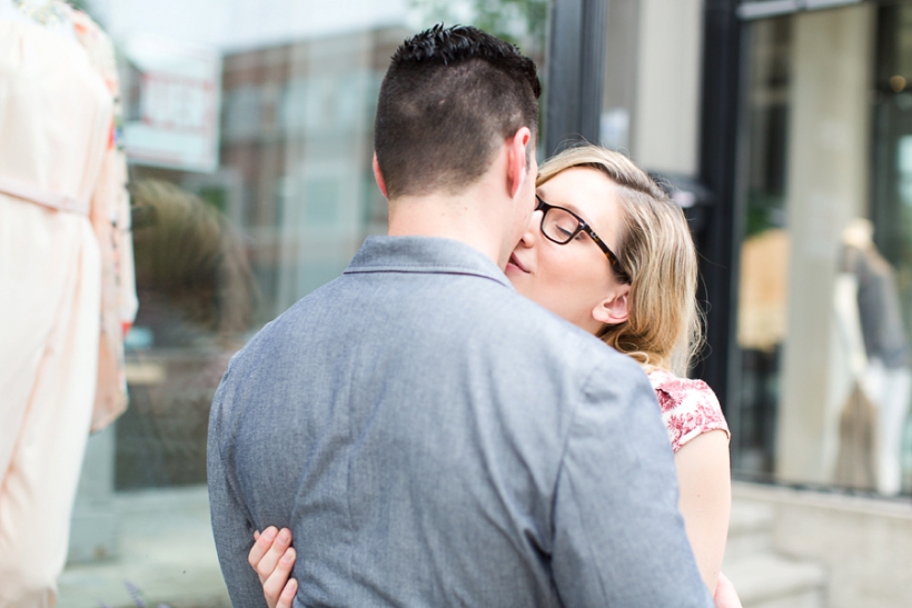 lisa-renault-photographe-engagement-montreal-dieu-du-ciel-avenue-laurier_0025.jpg