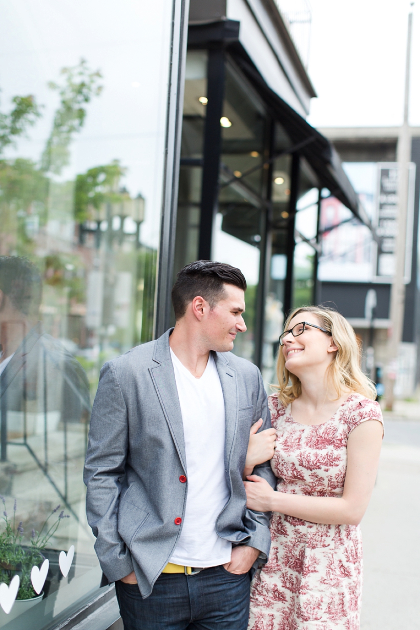 lisa-renault-photographe-engagement-montreal-dieu-du-ciel-avenue-laurier_0026.jpg