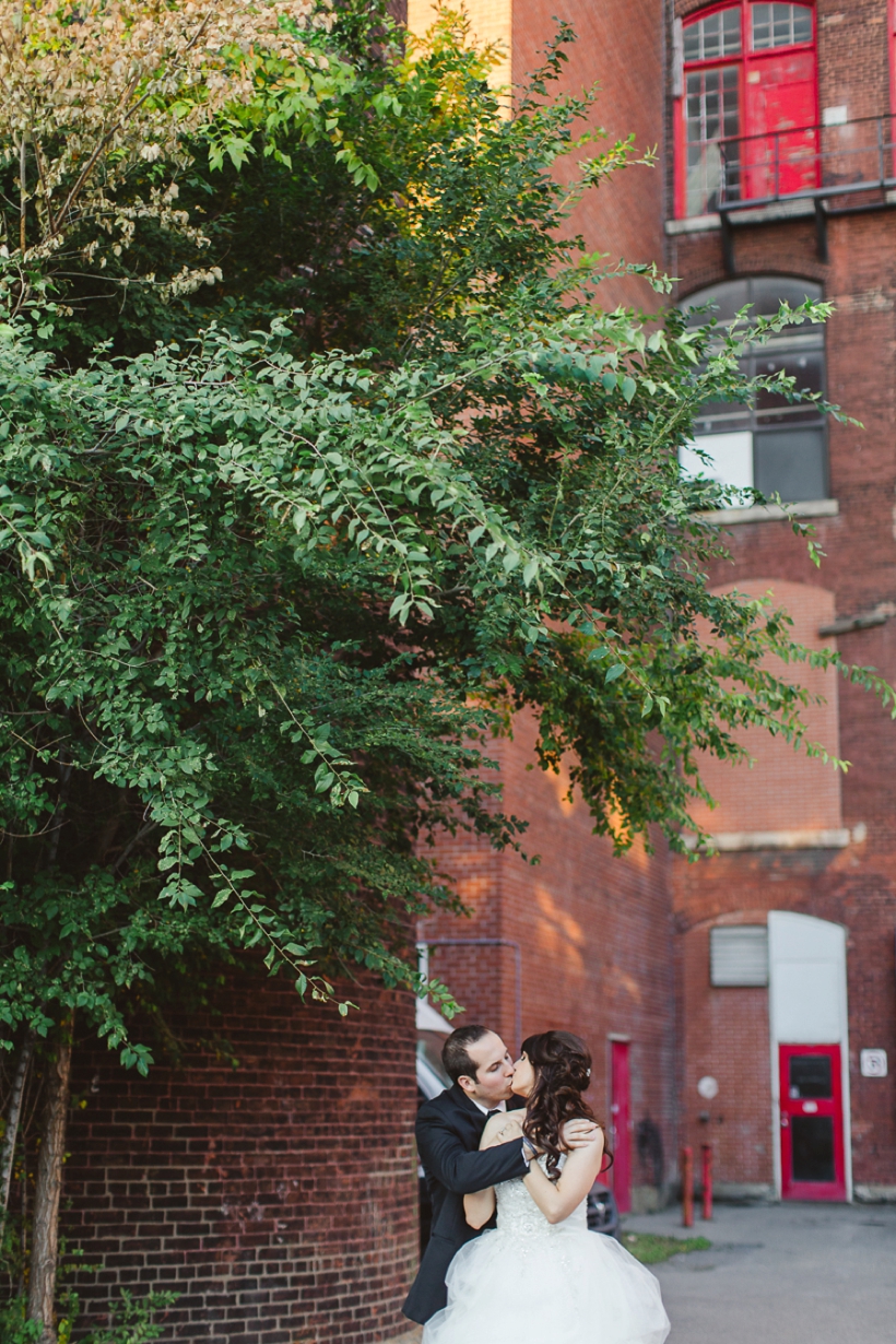 lisa-renault-photographe-mariage-montreal-modern-black-and-white-inspiration-shoot-style-me-pretty-publication-_0043.jpg