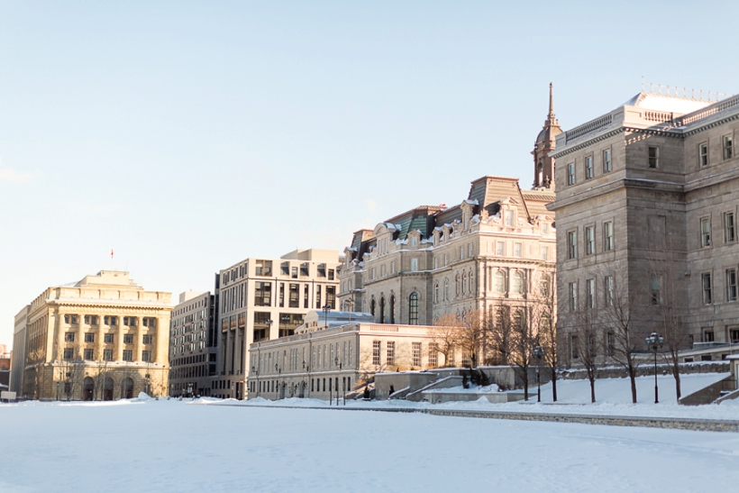 lisa-renault-montreal-photographer-winter-engagement-photo-session-at-montreal-old-port_0002.jpg