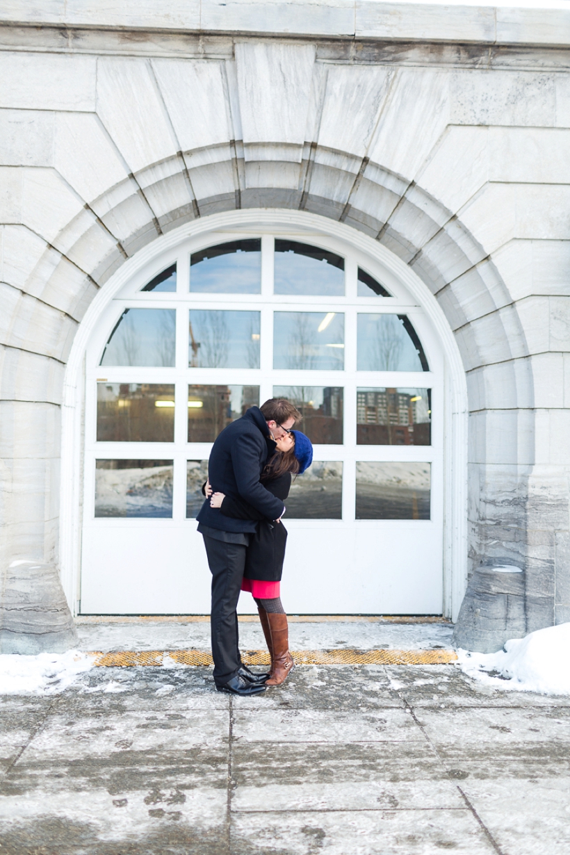 lisa-renault-montreal-photographer-winter-engagement-photo-session-at-montreal-old-port_0016.jpg