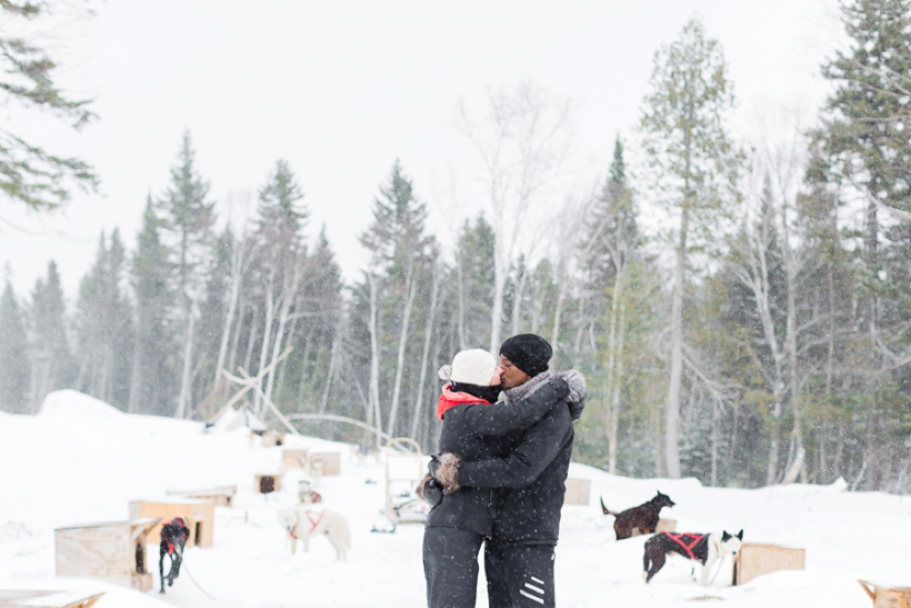 lisa-renault-photographe-montreal-seance-photo-de-couple-d-hiver-laurentides_0010.jpg