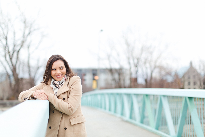 seance-fiancailles-engagement-session-atwater-market-lisa-renault-photographie-montreal-photographer_0012.jpg