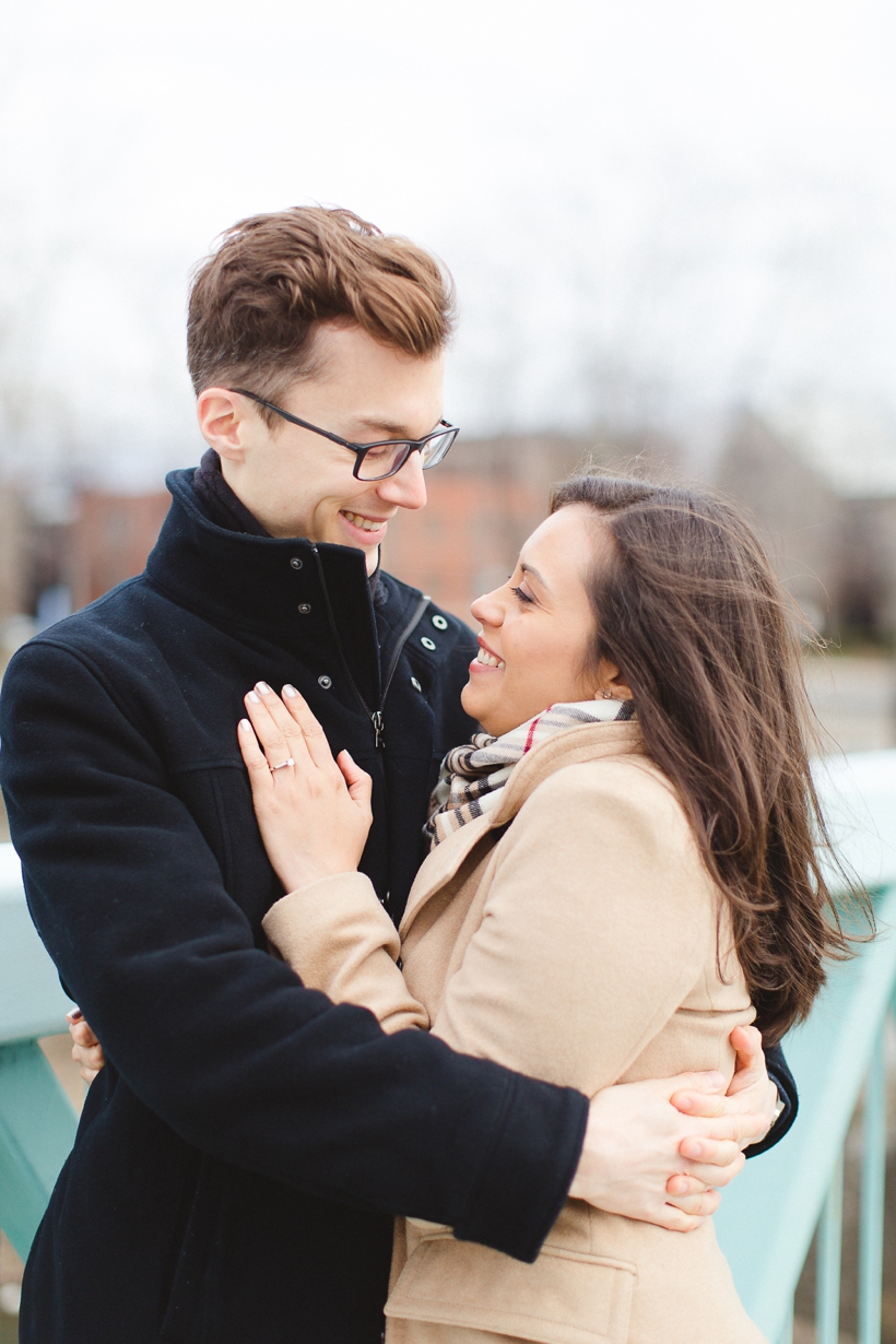 seance-fiancailles-engagement-session-atwater-market-lisa-renault-photographie-montreal-photographer_0026.jpg