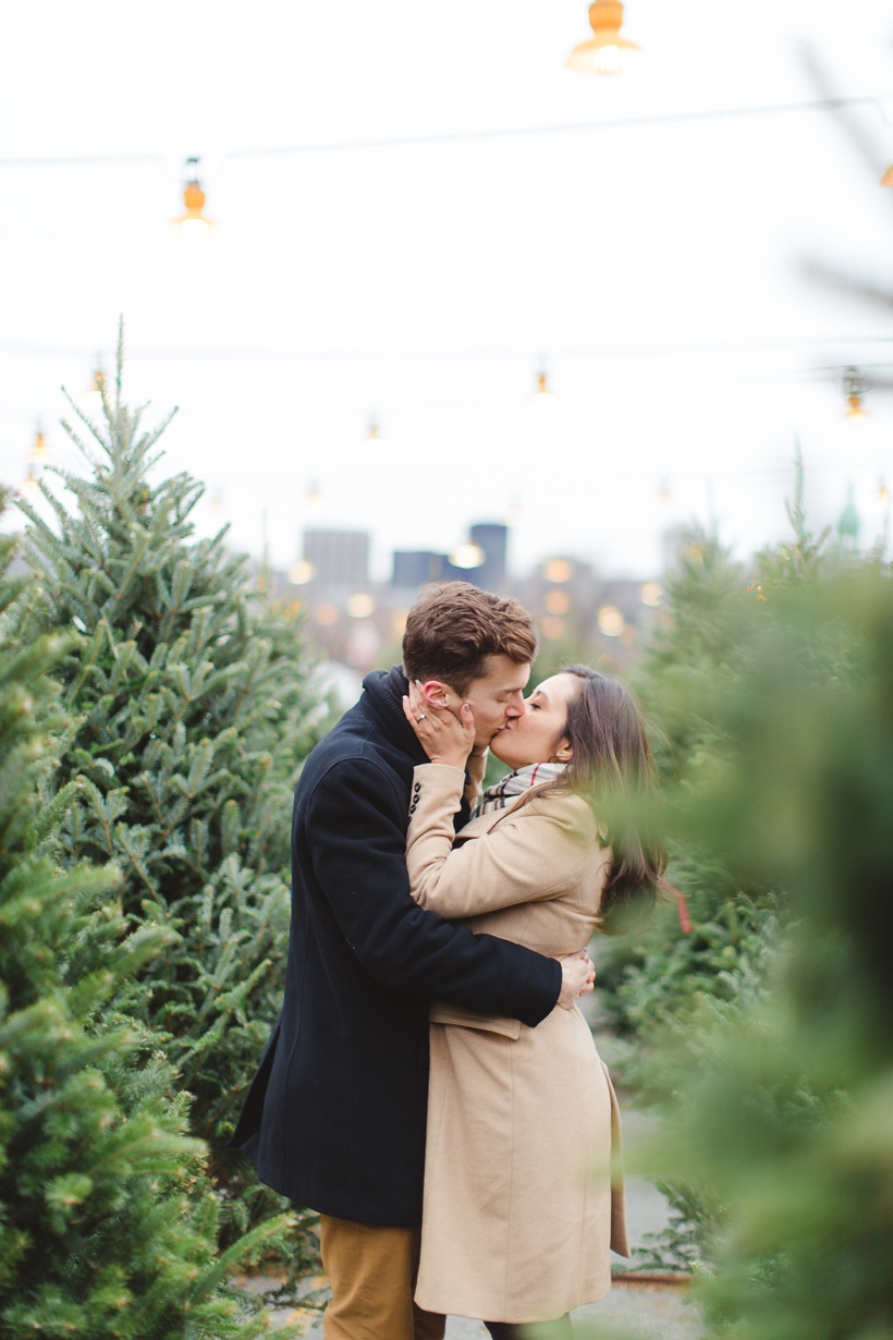 seance-fiancailles-engagement-session-atwater-market-lisa-renault-photographie-montreal-photographer_0032.jpg