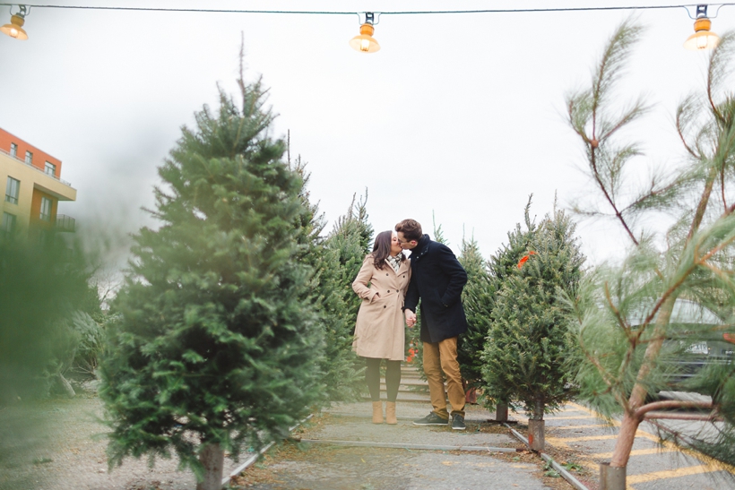 seance-fiancailles-engagement-session-atwater-market-lisa-renault-photographie-montreal-photographer_0035.jpg