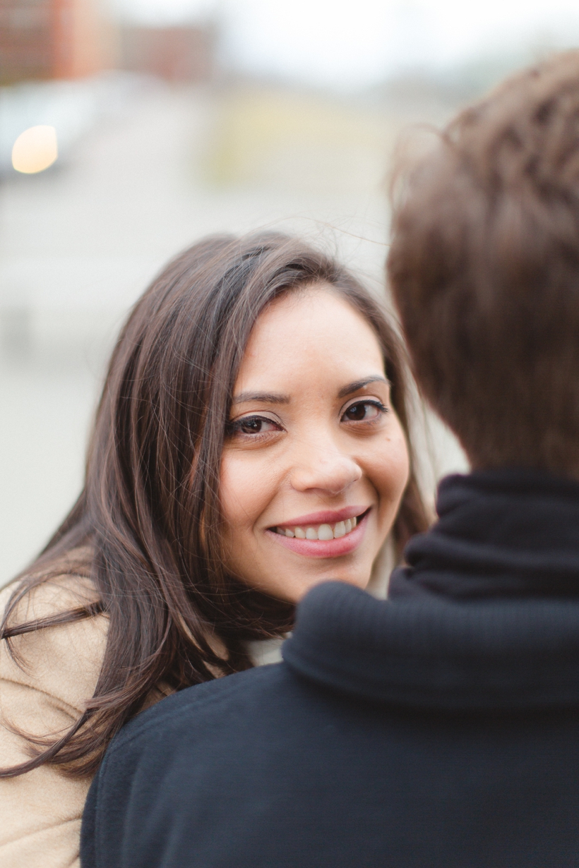 seance-fiancailles-engagement-session-atwater-market-lisa-renault-photographie-montreal-photographer_0045.jpg