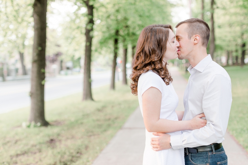 Catherine-and-Mathieu-Engagement-Session-Lisa-Renault-Photographie-Montreal-Photographer_0004.jpg