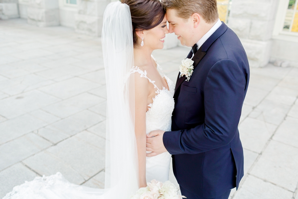 Sarah-Jimmy-Seance-photo-de-Mariage-Lisa-Renault-Photographie-Montreal-Wedding-Photographer_0012.jpg