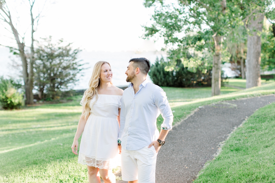Andreane-and-Louis-Engagement-Session-Lisa-Renault-Photographie-Montreal-Wedding-Photographer_0010.jpg